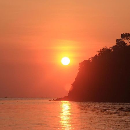 Coconut Beach Bungalows & Warung 2 Amed Dış mekan fotoğraf