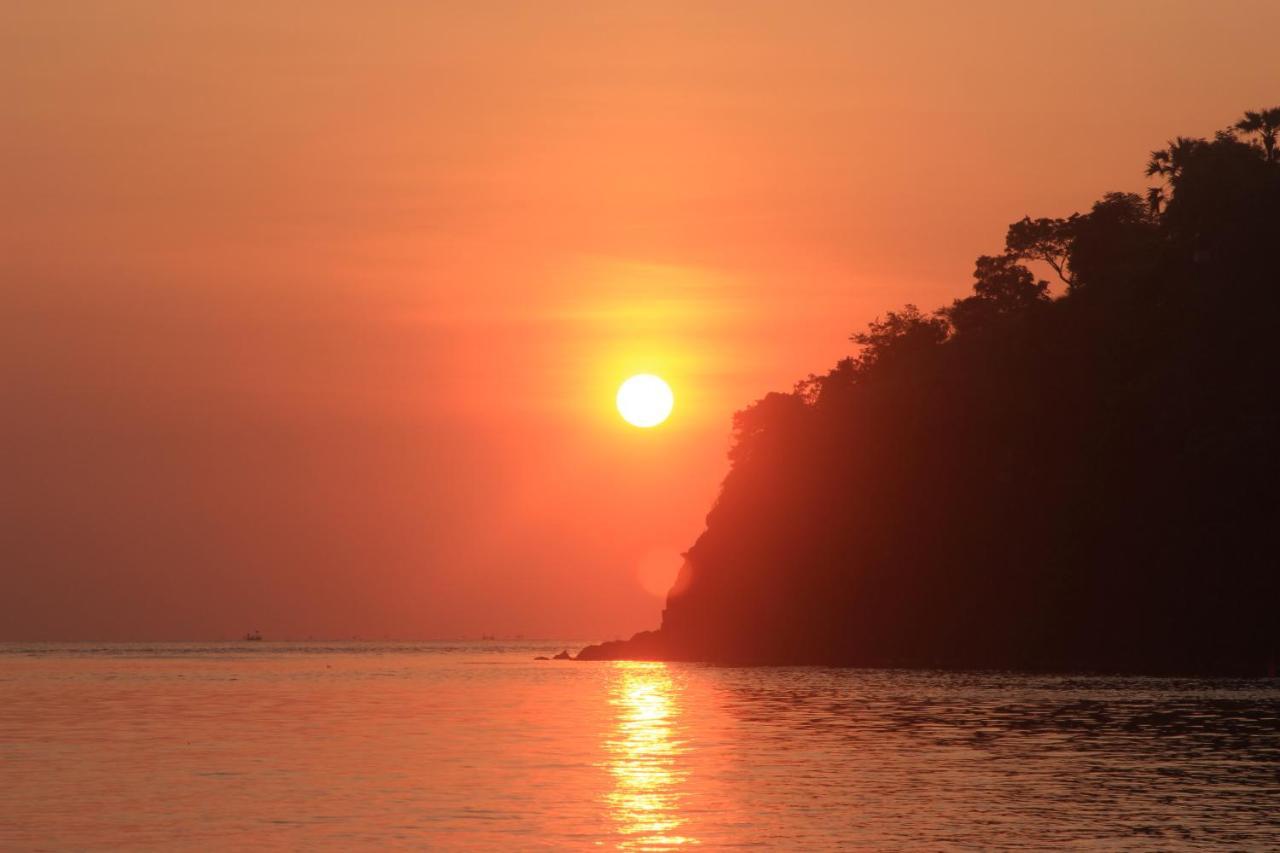Coconut Beach Bungalows & Warung 2 Amed Dış mekan fotoğraf