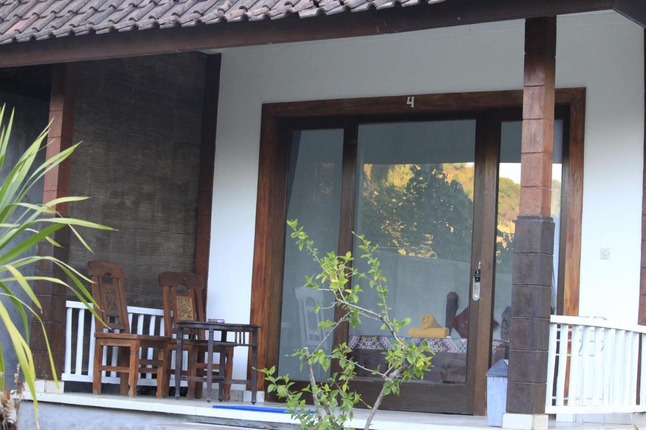 Coconut Beach Bungalows & Warung 2 Amed Dış mekan fotoğraf