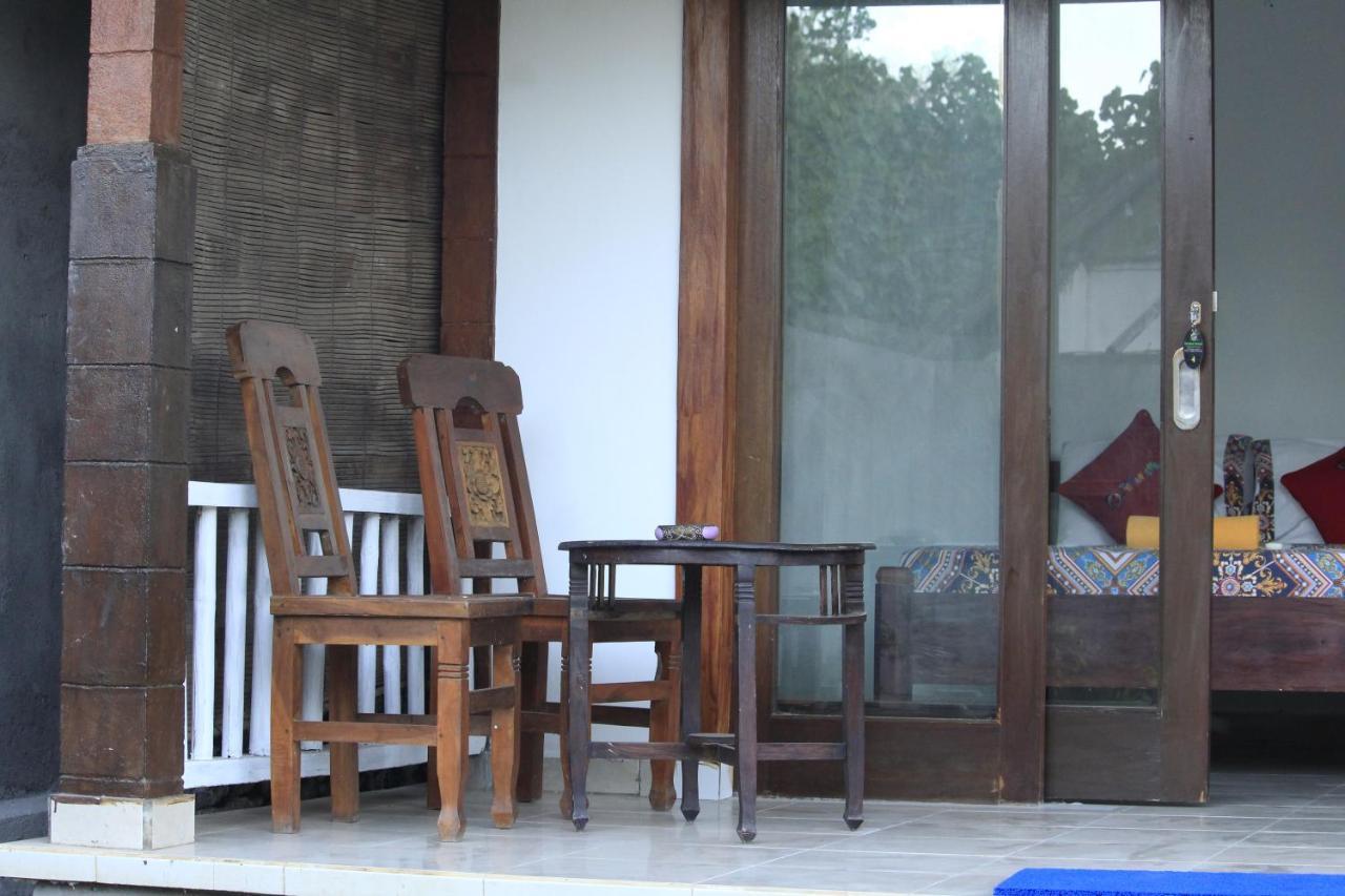 Coconut Beach Bungalows & Warung 2 Amed Dış mekan fotoğraf
