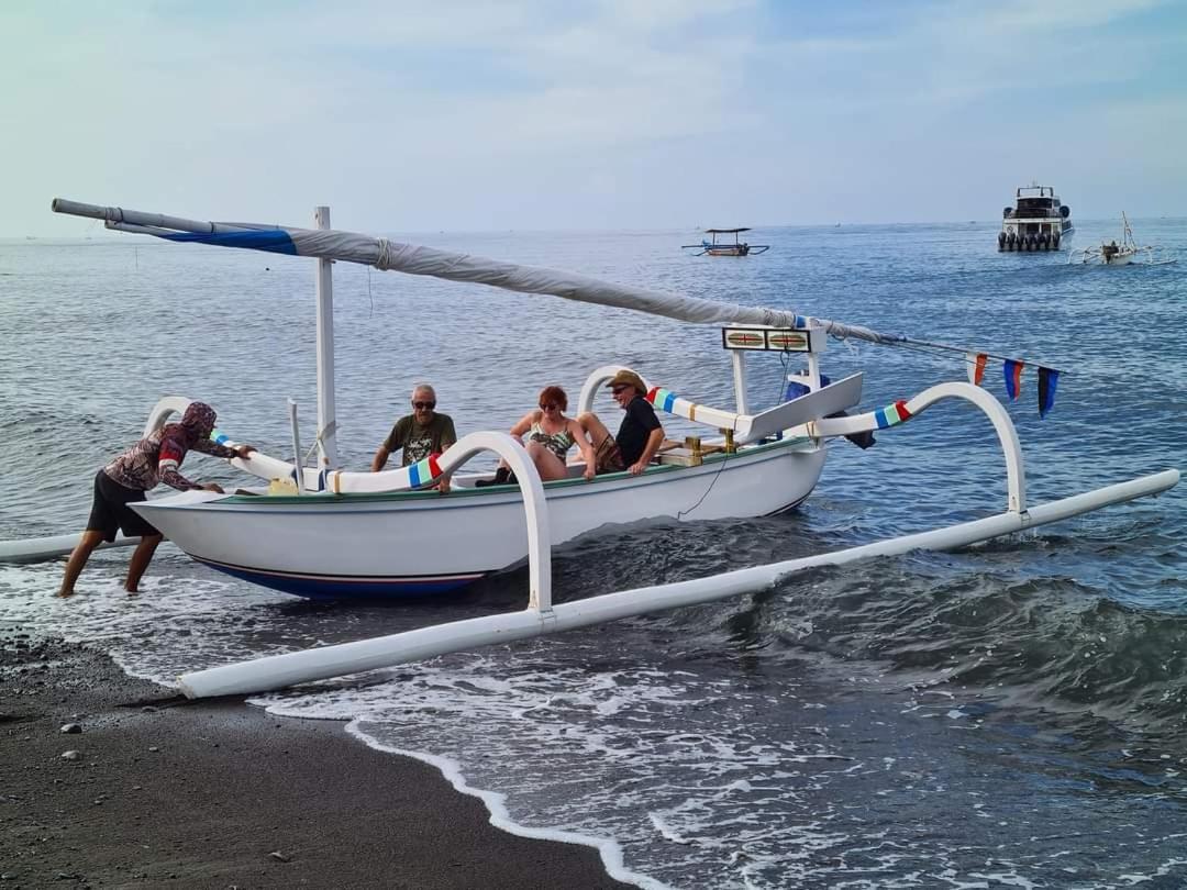 Coconut Beach Bungalows & Warung 2 Amed Dış mekan fotoğraf