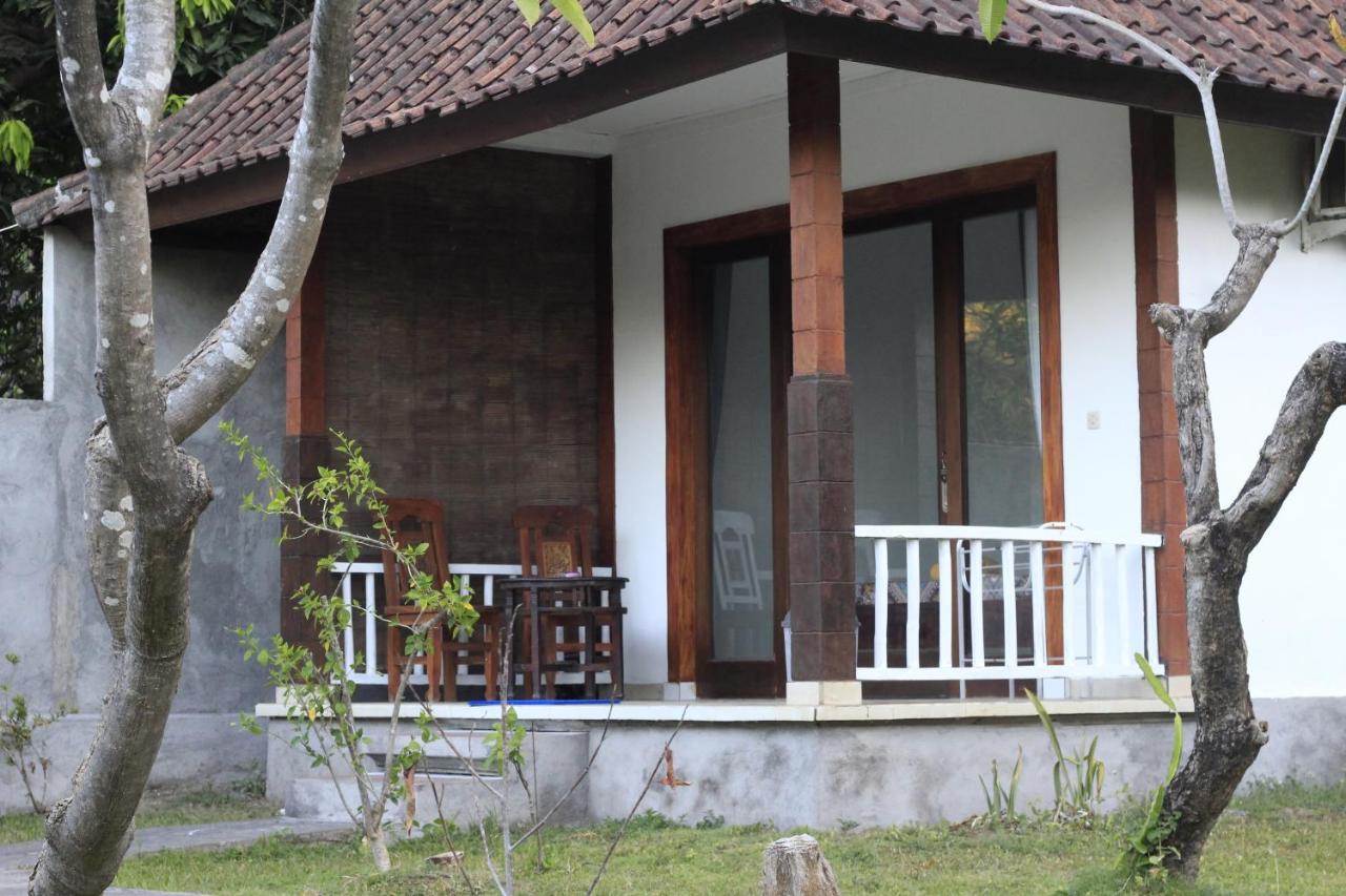 Coconut Beach Bungalows & Warung 2 Amed Dış mekan fotoğraf