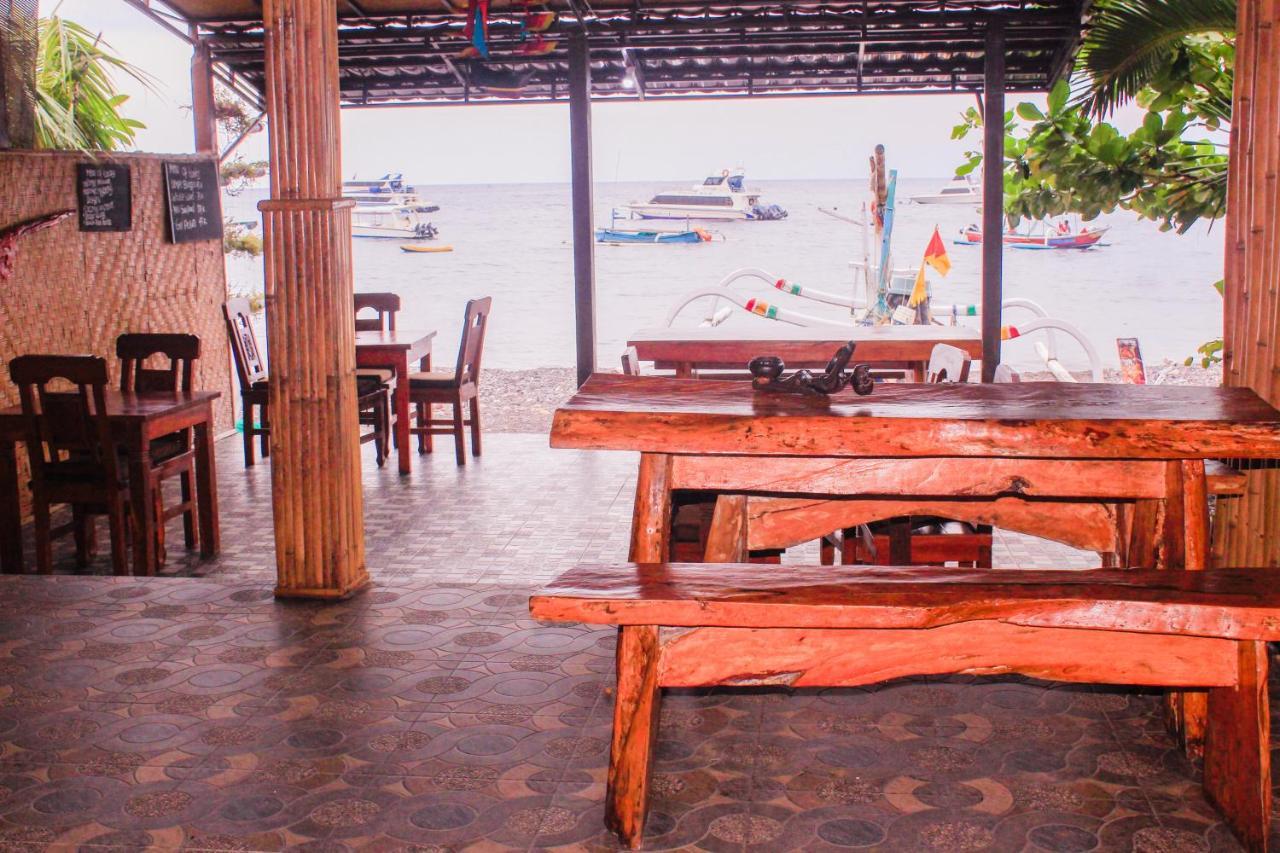 Coconut Beach Bungalows & Warung 2 Amed Dış mekan fotoğraf