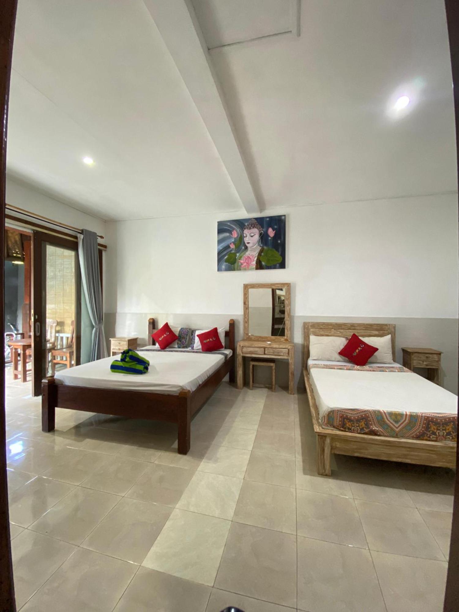 Coconut Beach Bungalows & Warung 2 Amed Dış mekan fotoğraf