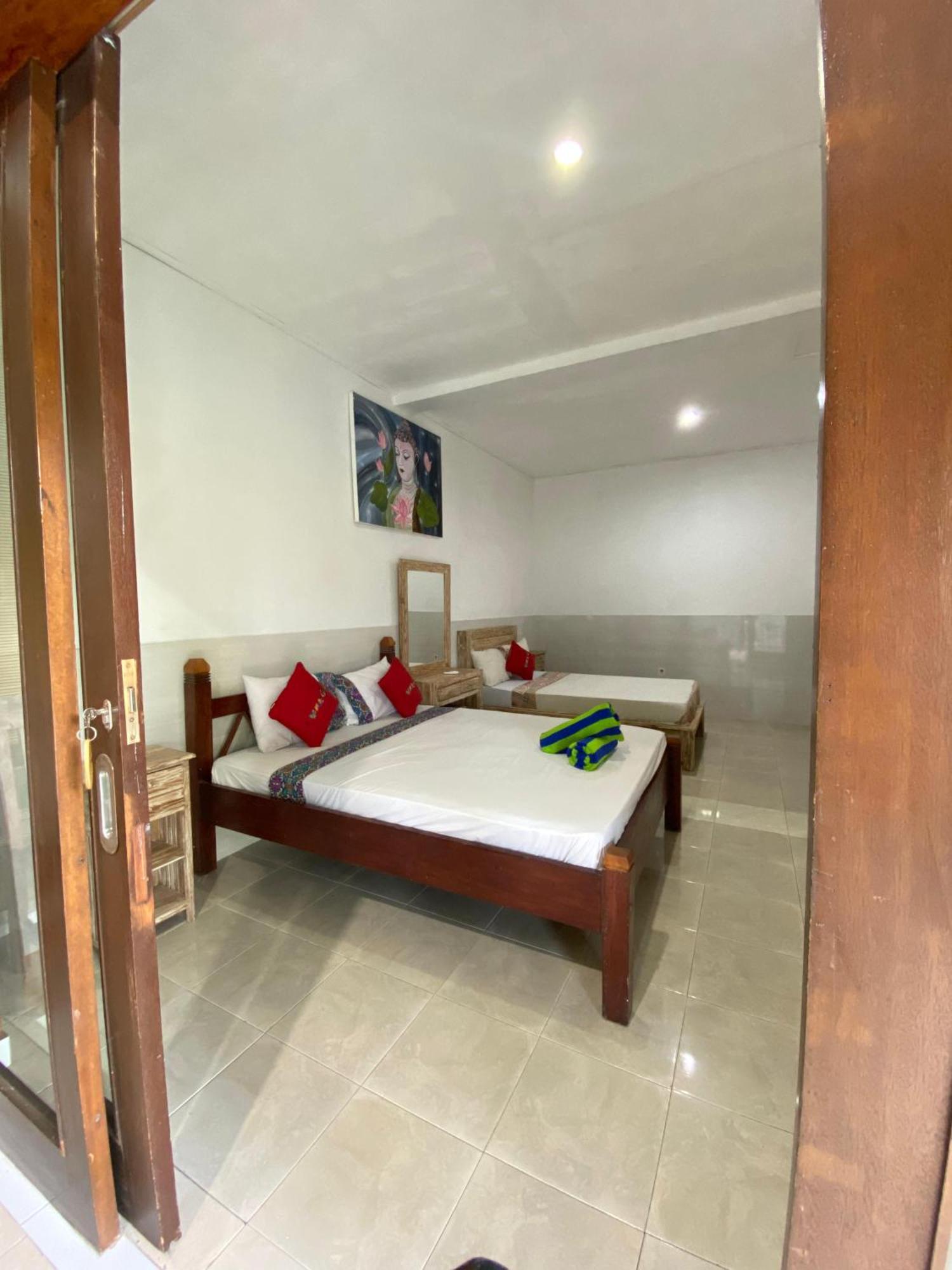 Coconut Beach Bungalows & Warung 2 Amed Dış mekan fotoğraf
