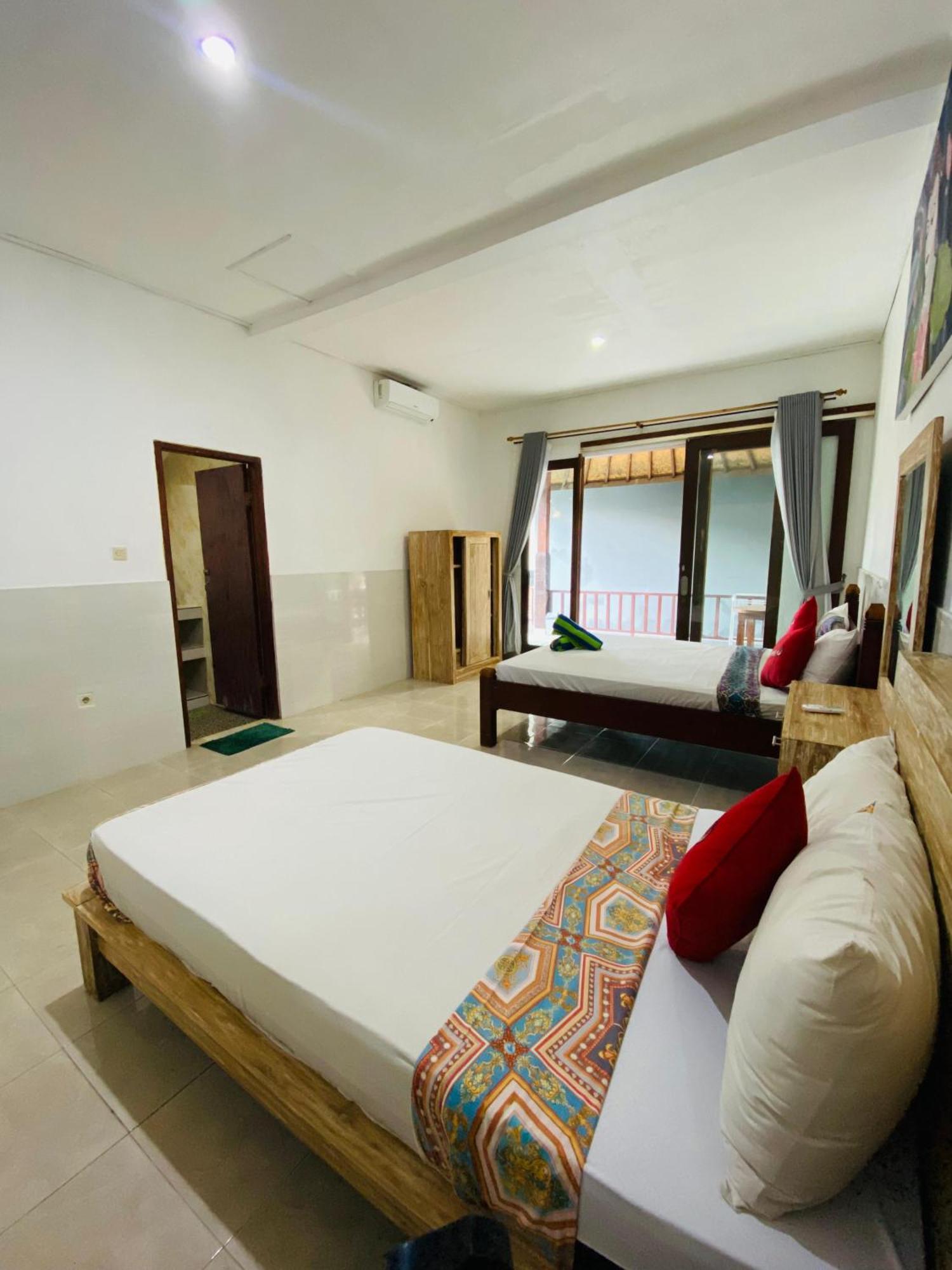 Coconut Beach Bungalows & Warung 2 Amed Dış mekan fotoğraf