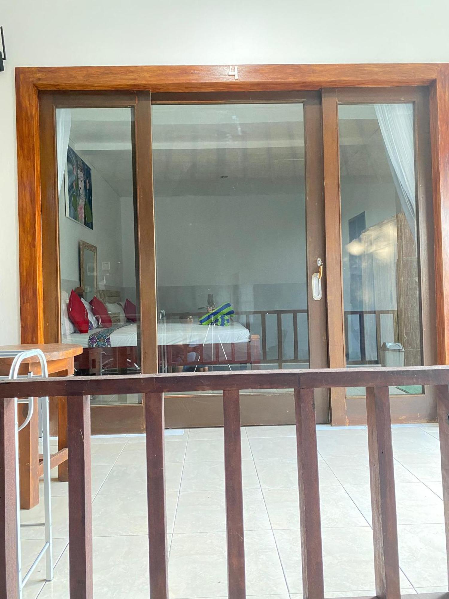 Coconut Beach Bungalows & Warung 2 Amed Dış mekan fotoğraf